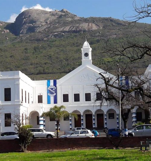 Leading schools near Avec la Terre estate in Paarl
